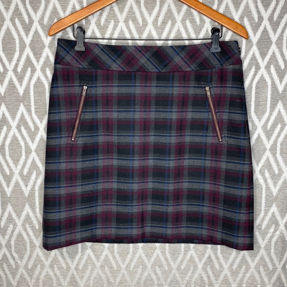 LOFT Dresses & Skirts - Ann Taylor Loft Skirt Plaid With Zippered Pockets Size: 10